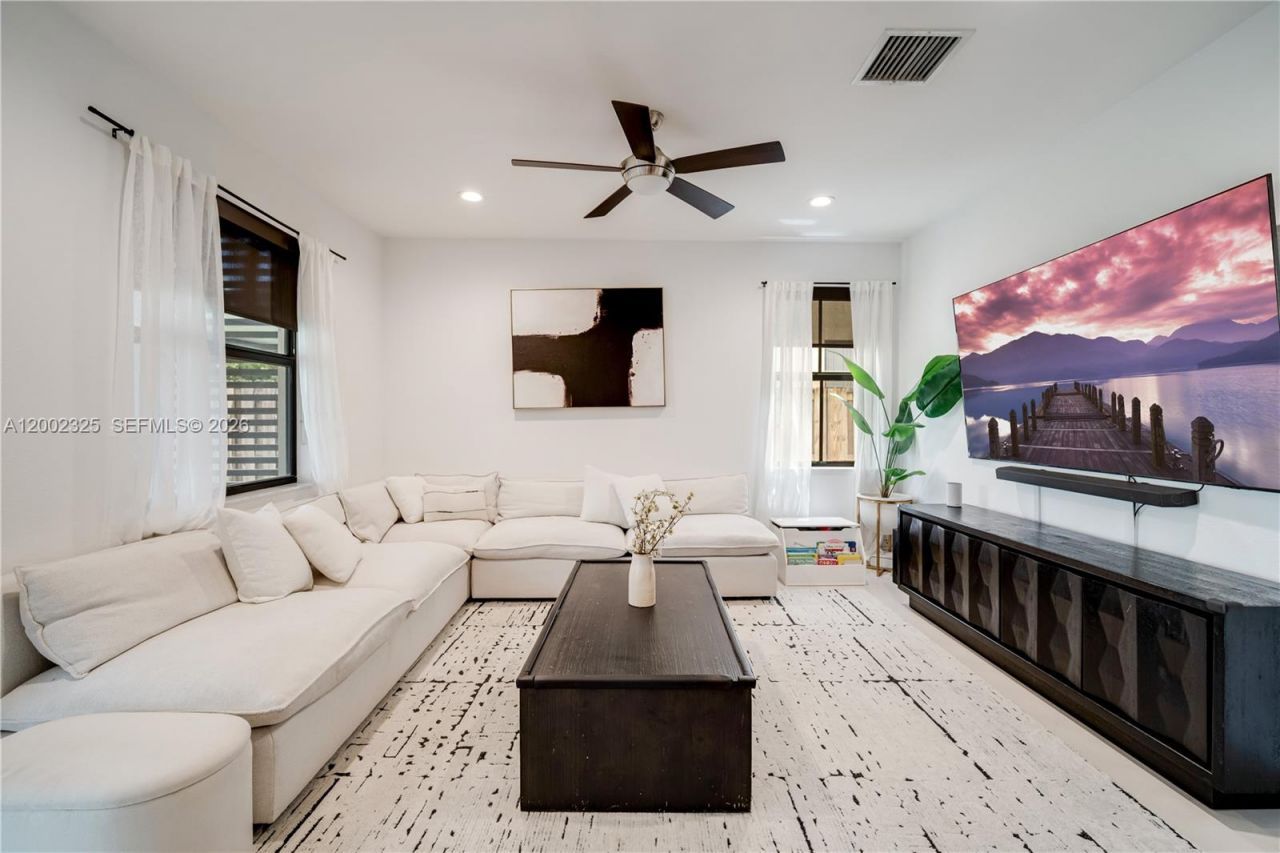 10045 NW 86th Ter, Doral, FL 33178 Photo