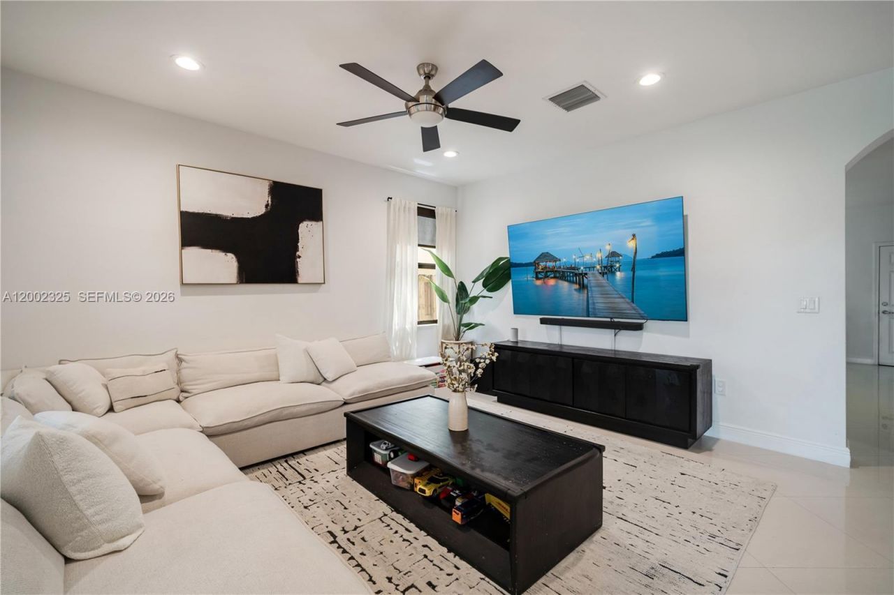 10045 NW 86th Ter, Doral, FL 33178 Photo