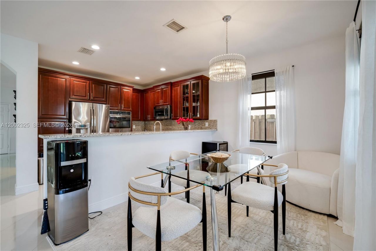 10045 NW 86th Ter, Doral, FL 33178 Photo