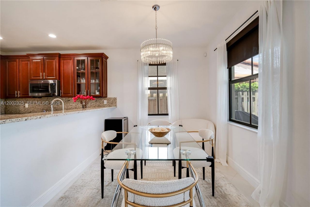 10045 NW 86th Ter, Doral, FL 33178 Photo
