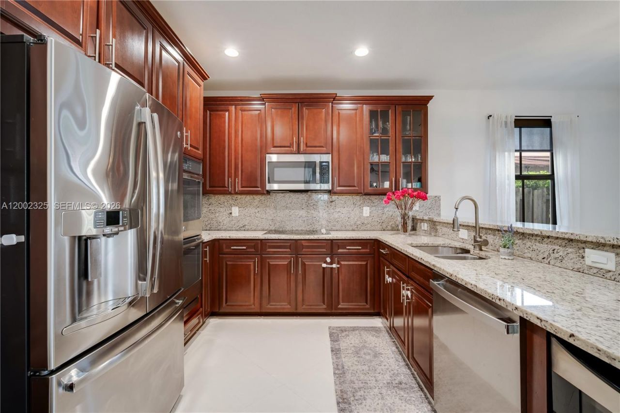 10045 NW 86th Ter, Doral, FL 33178 Photo