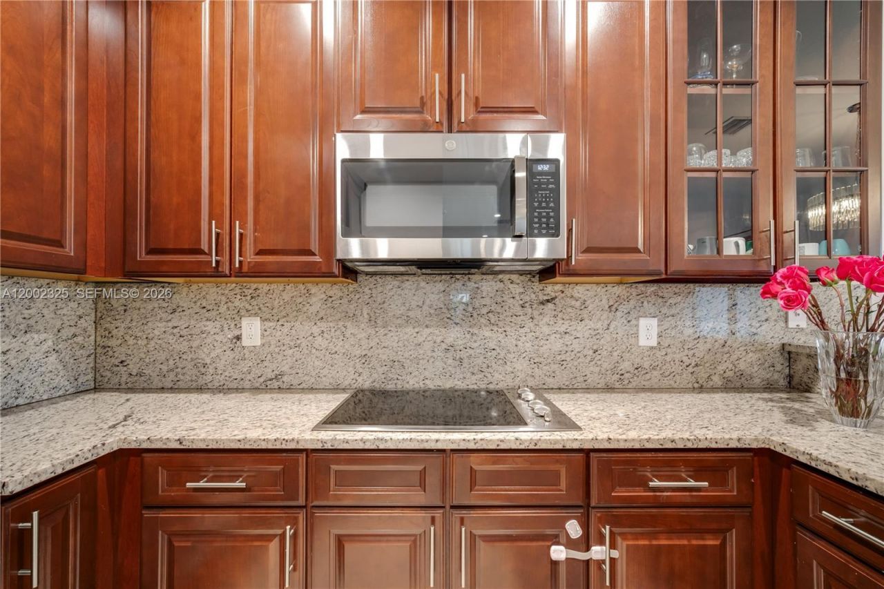 10045 NW 86th Ter, Doral, FL 33178 Photo