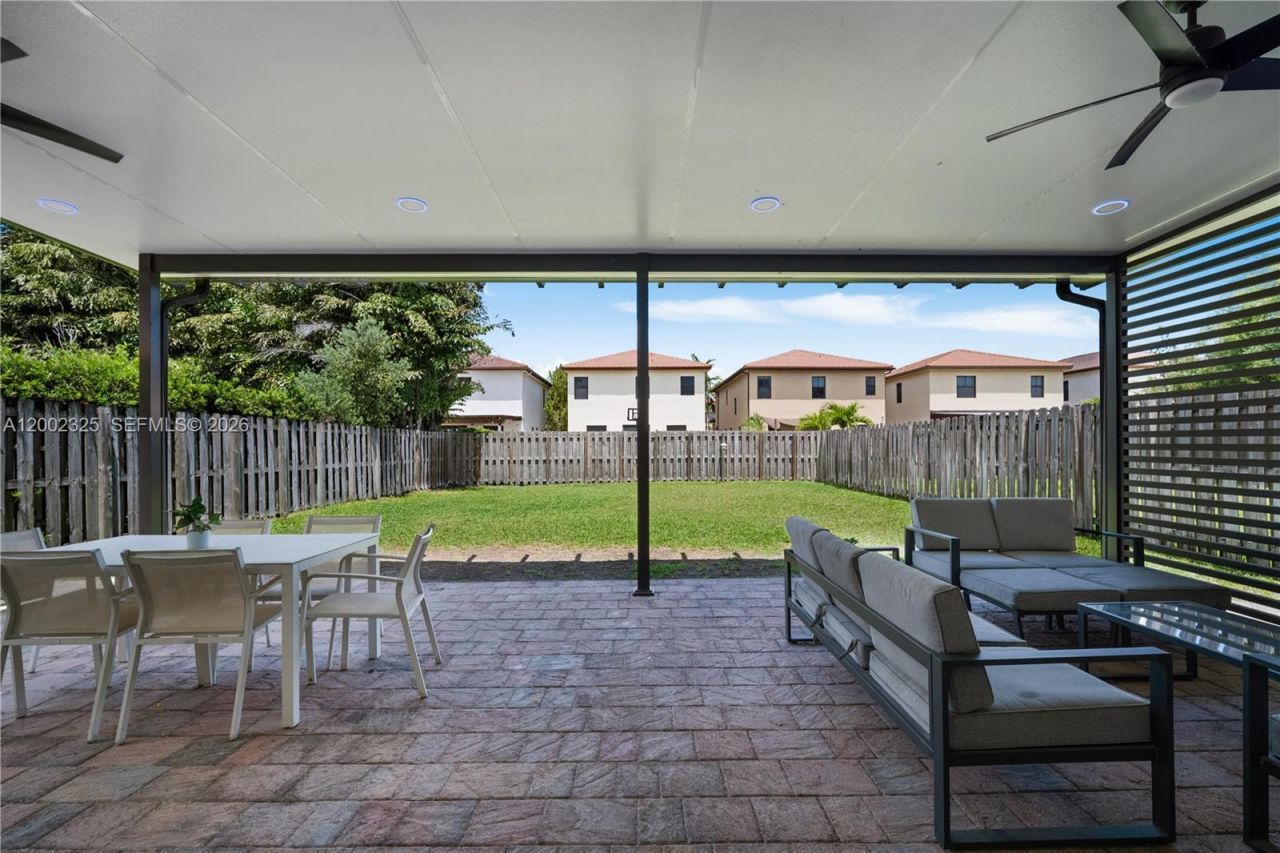 10045 NW 86th Ter, Doral, FL 33178 Photo