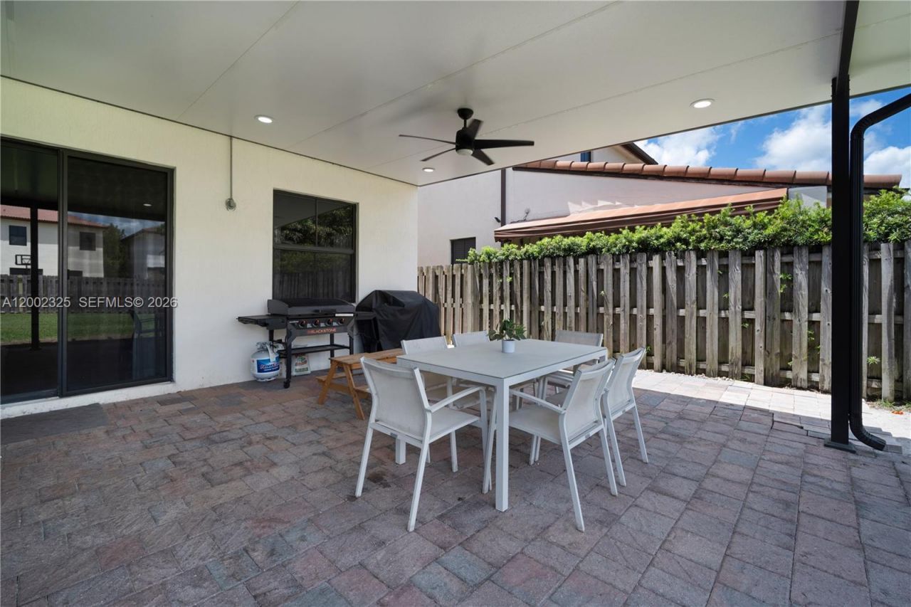 10045 NW 86th Ter, Doral, FL 33178 Photo