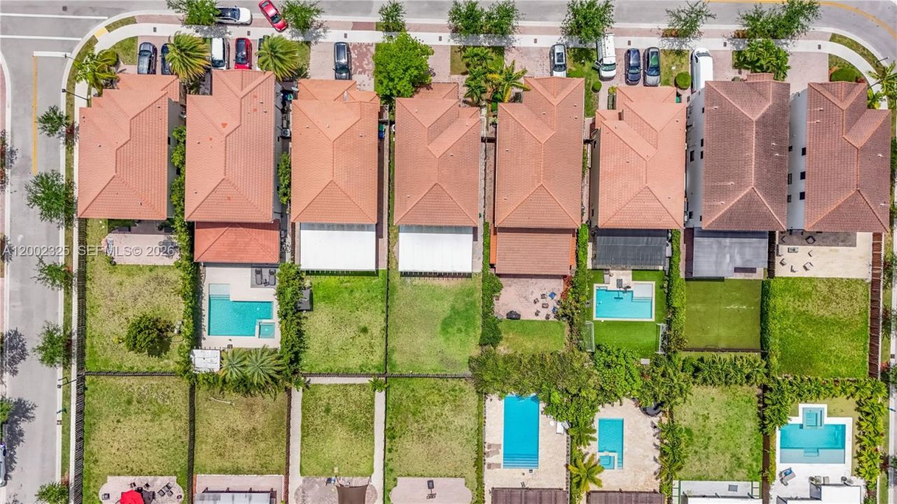 10045 NW 86th Ter, Doral, FL 33178 Photo