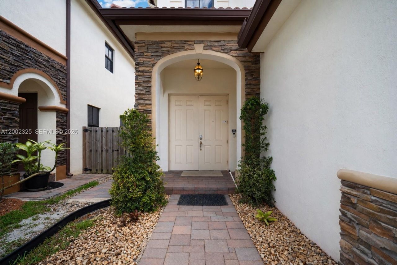 10045 NW 86th Ter, Doral, FL 33178 Photo