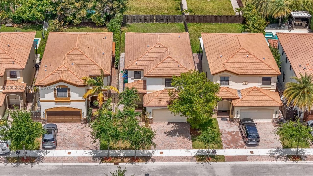10045 NW 86th Ter, Doral, FL 33178 Photo