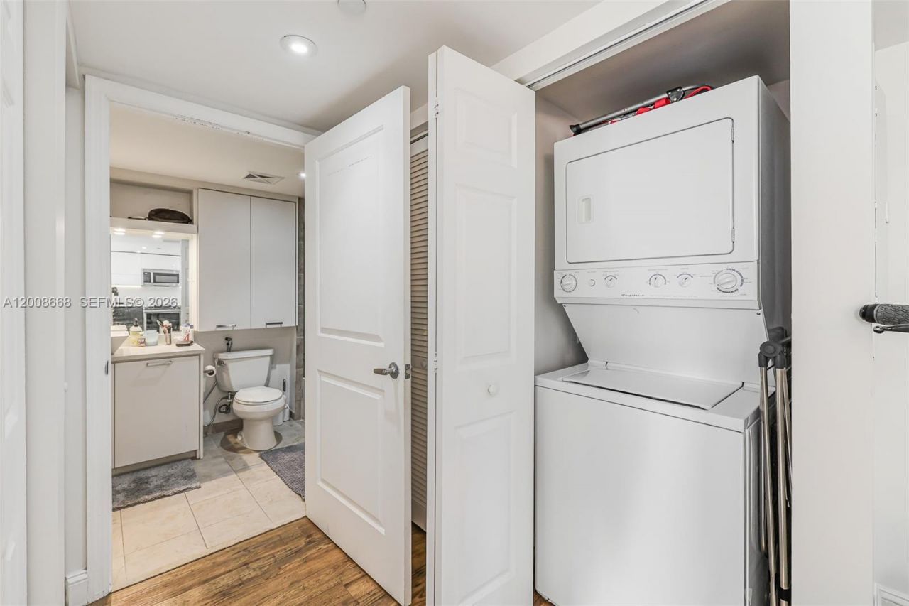 111 E Flagler St , Unit 708, Miami, FL 33131 Photo