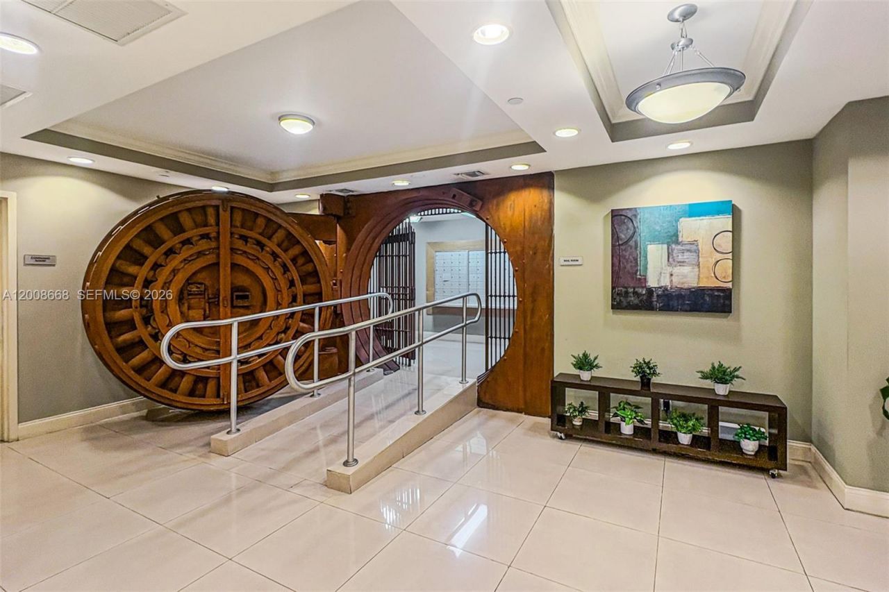 111 E Flagler St , Unit 708, Miami, FL 33131 Photo