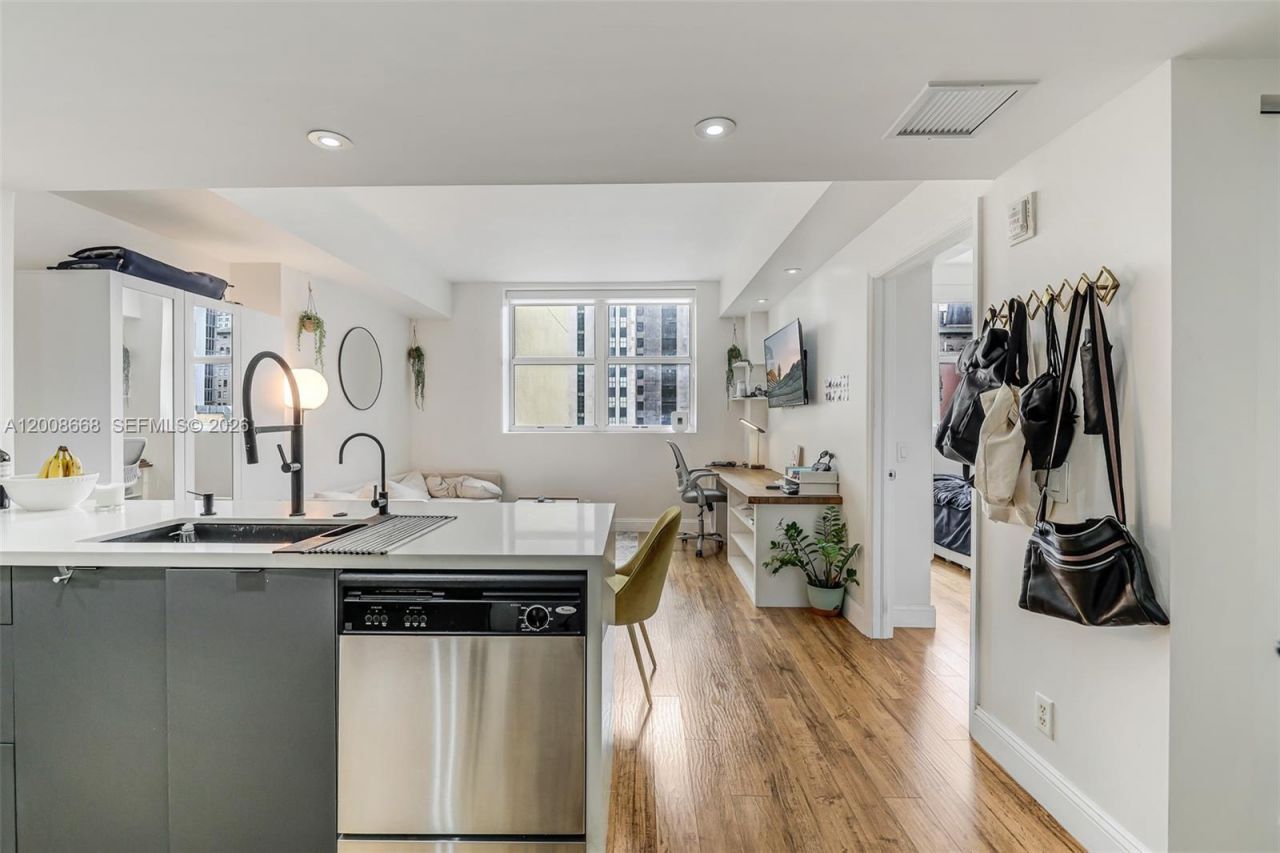 111 E Flagler St , Unit 708, Miami, FL 33131 Photo