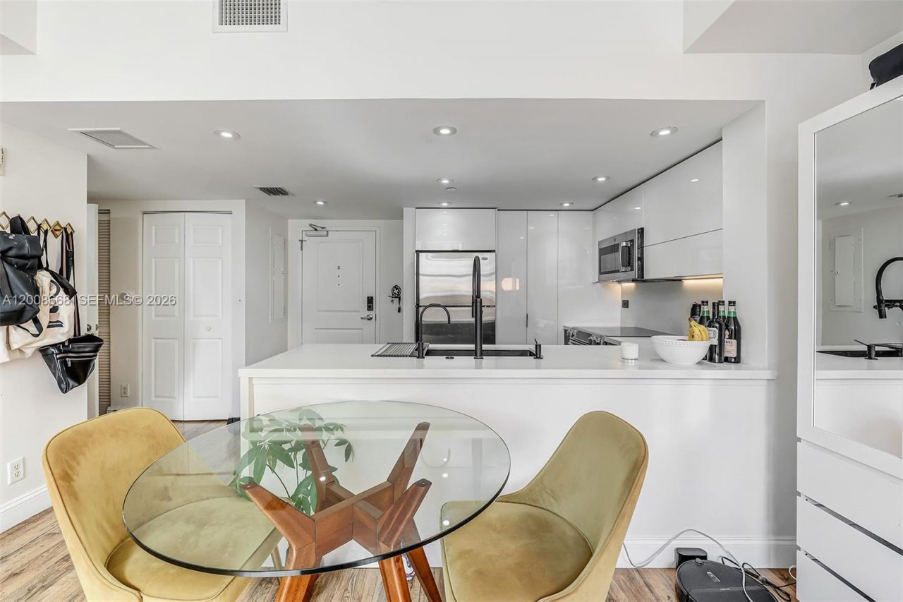 111 E Flagler St , Unit 708, Miami, FL 33131 Photo