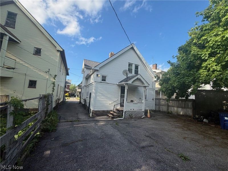 11116 Lardet Avenue, Cleveland, OH 44104 Photo 10