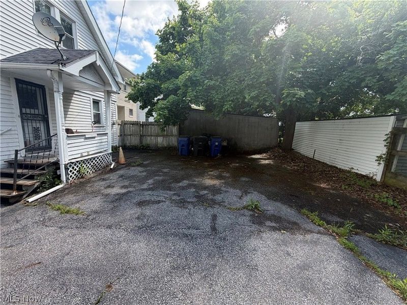 11116 Lardet Avenue, Cleveland, OH 44104 Photo 27