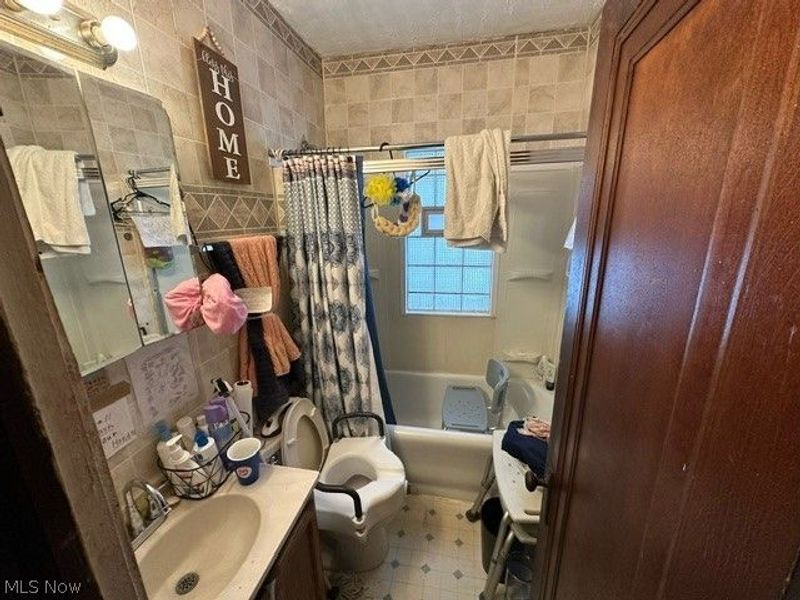 11116 Lardet Avenue, Cleveland, OH 44104 Photo 4