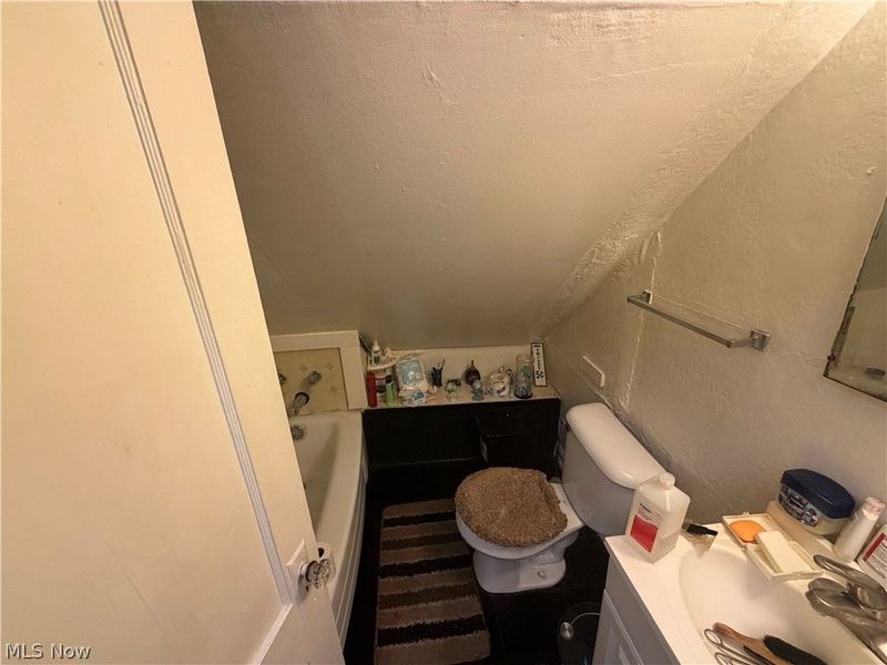 11116 Lardet Avenue, Cleveland, OH 44104 Photo 8
