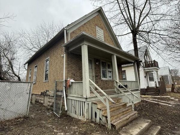 2749 N 9th STREET, Milwaukee, WI 53206