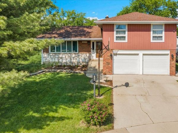 10447 S Stowe Court , Palos Hills, IL 60465