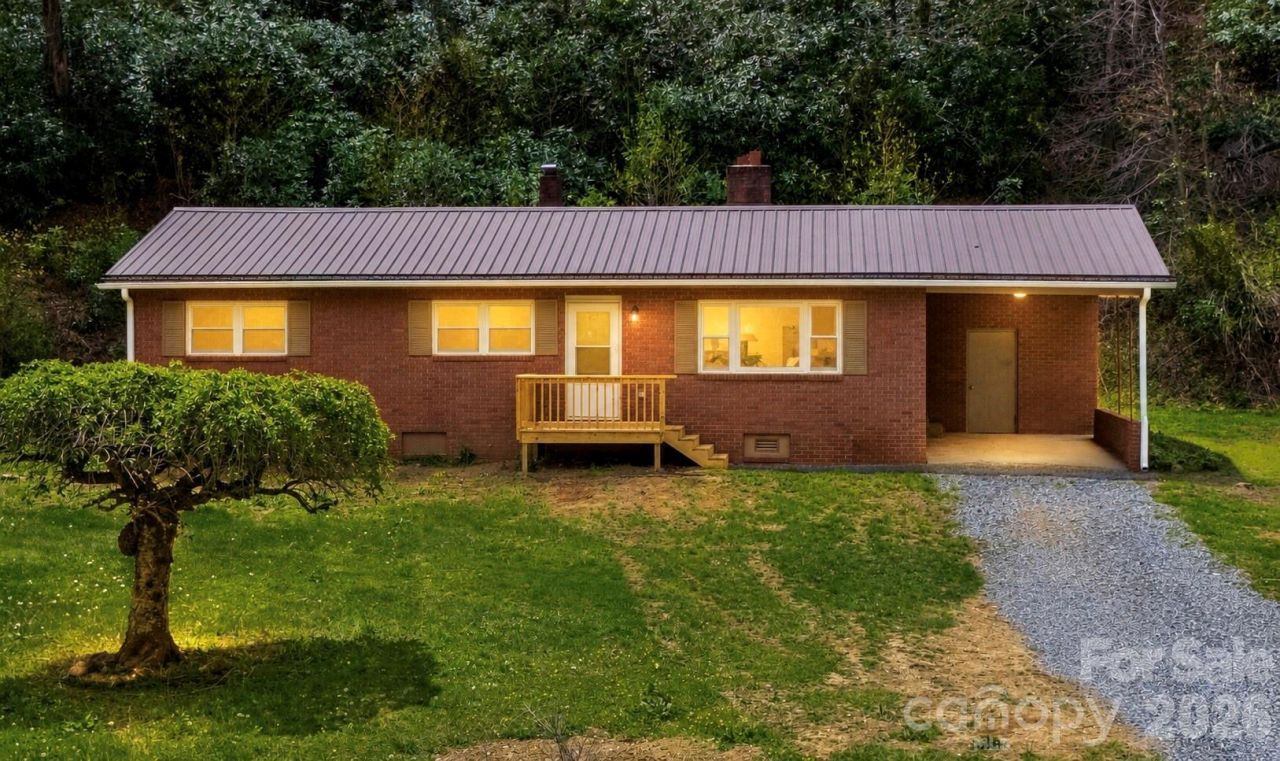 8855 Bugger Hollow Road, Newland, NC 28657 Main Photo
