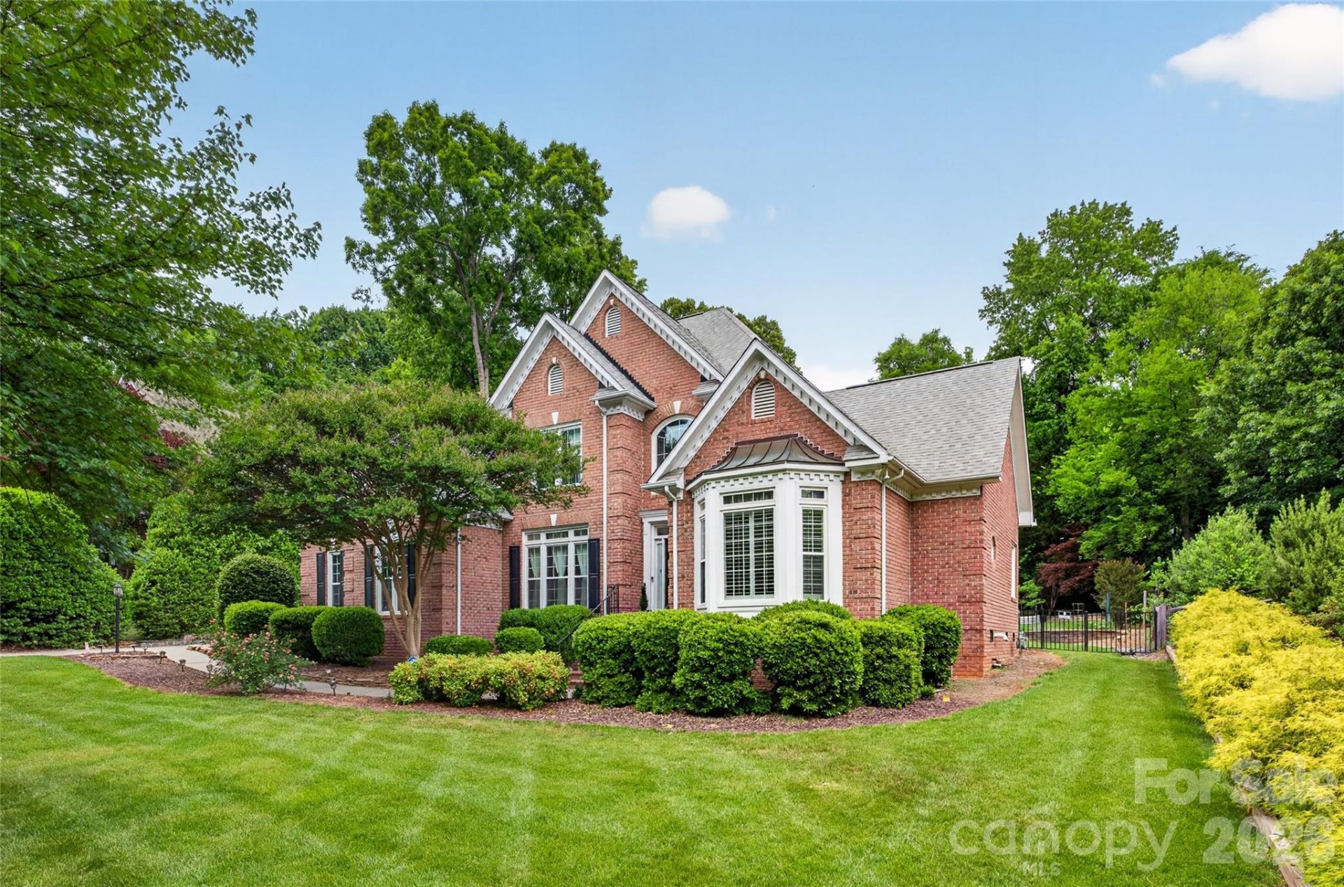 3100 Lakewood Edge Drive, Charlotte, NC 28269 Main Photo