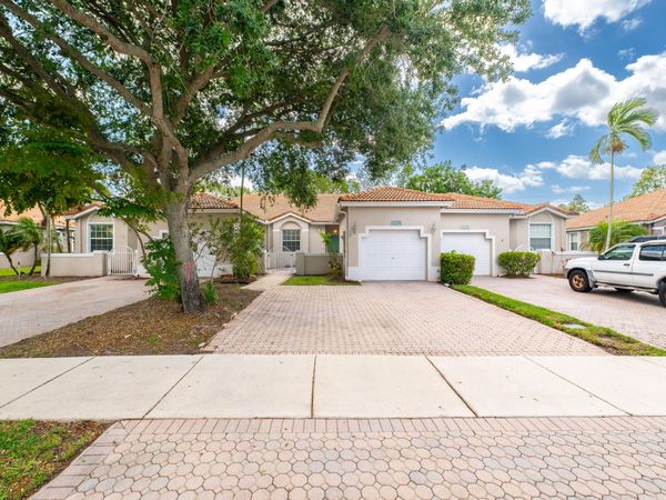 2590 E Aragon Boulevard, Unit 2, Sunrise, FL 33313