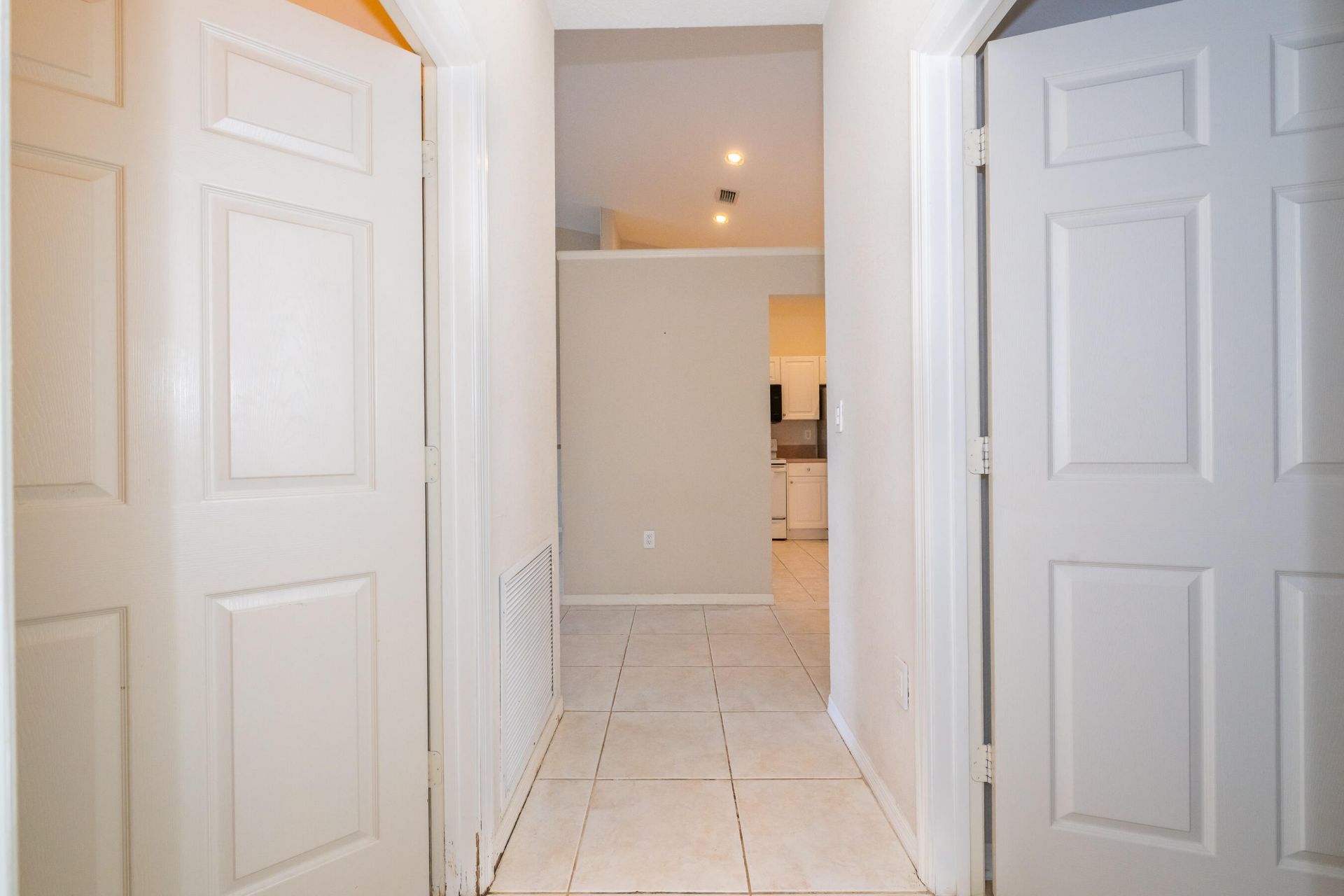 2590 E Aragon Boulevard, Unit 2, Sunrise, FL 33313 Photo