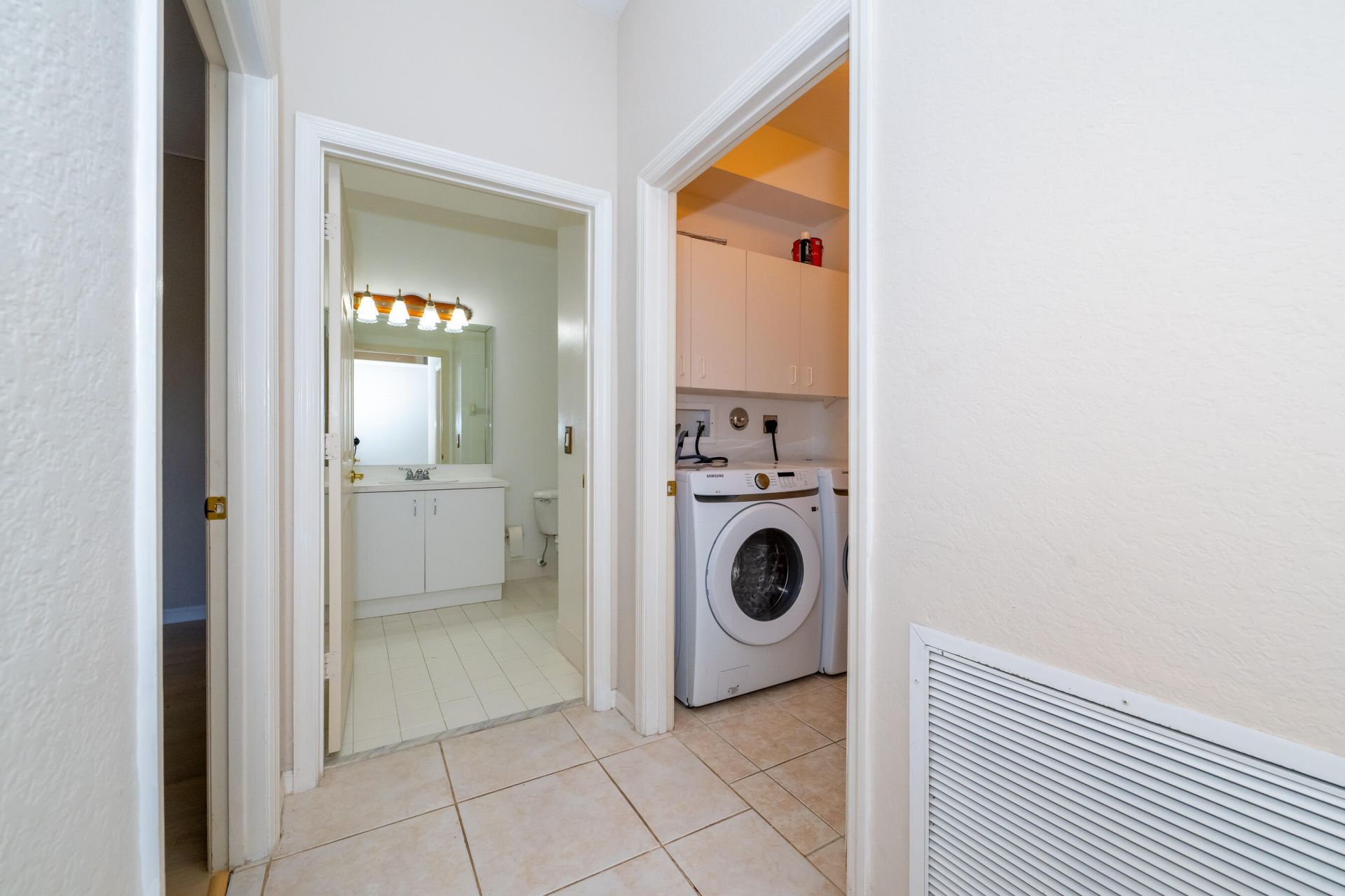 2590 E Aragon Boulevard, Unit 2, Sunrise, FL 33313 Photo
