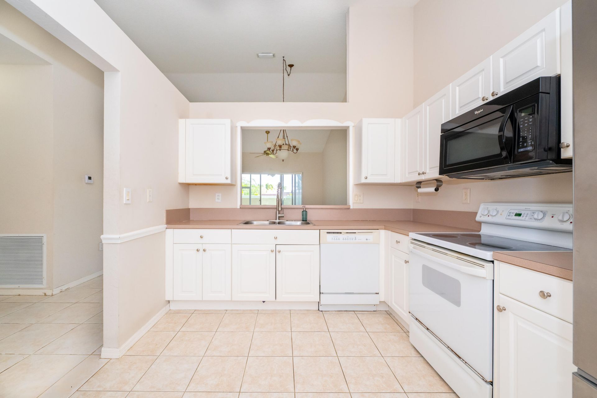 2590 E Aragon Boulevard, Unit 2, Sunrise, FL 33313 Photo