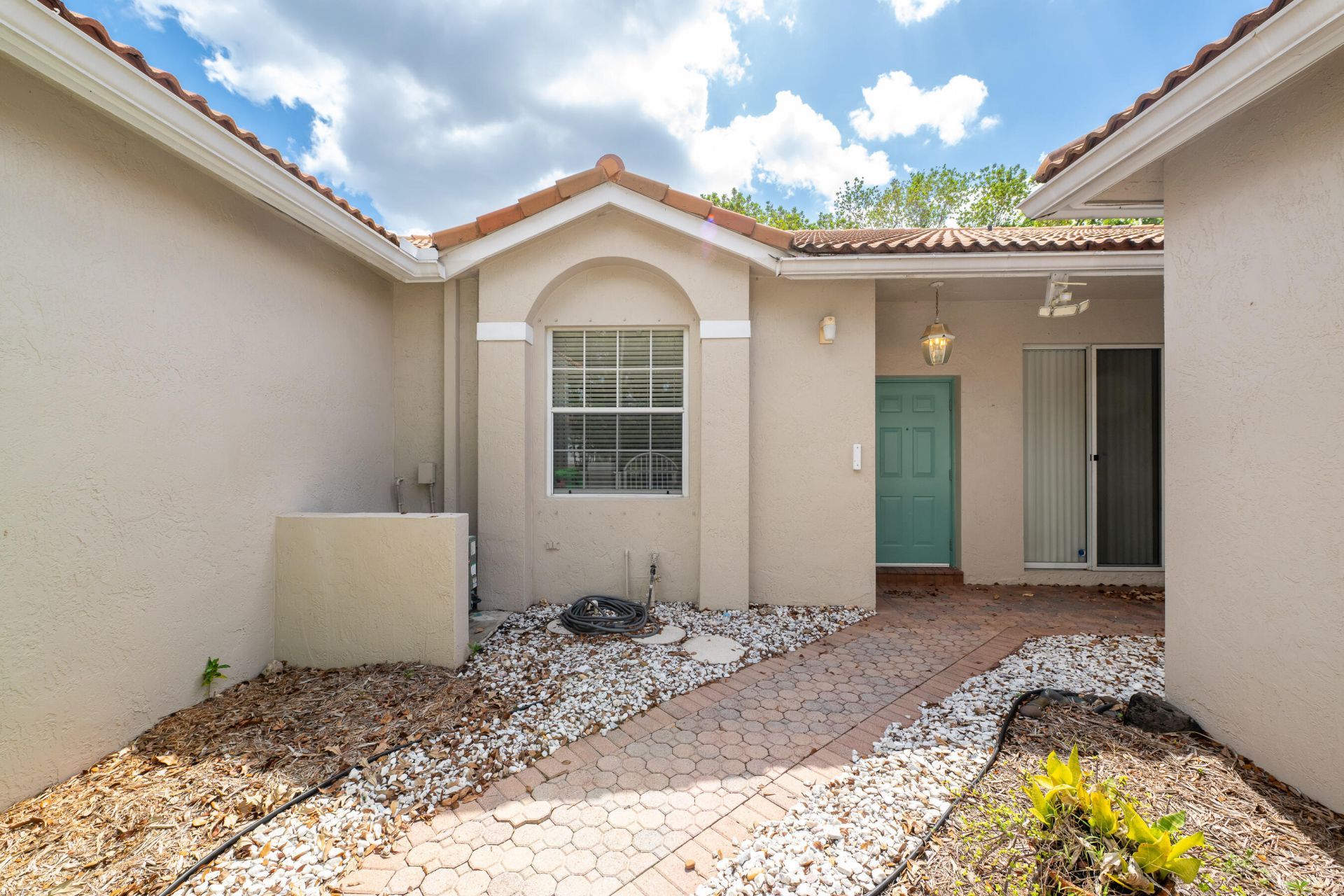 2590 E Aragon Boulevard, Unit 2, Sunrise, FL 33313 Photo