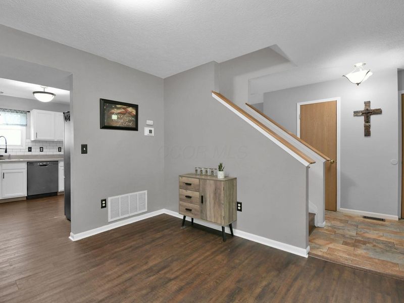 8147 Willow Brook Crossing Drive, Blacklick, OH 43004 Photo 6