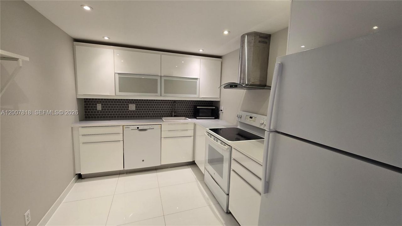 2500 Parkview Dr , Unit 2317, Hallandale Beach, FL 33009 Photo
