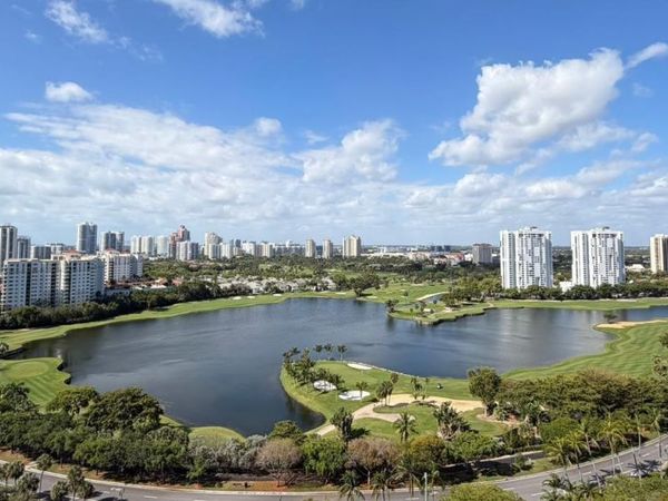 3731 N Country Club Dr , Unit PH-24, Aventura, FL 33180