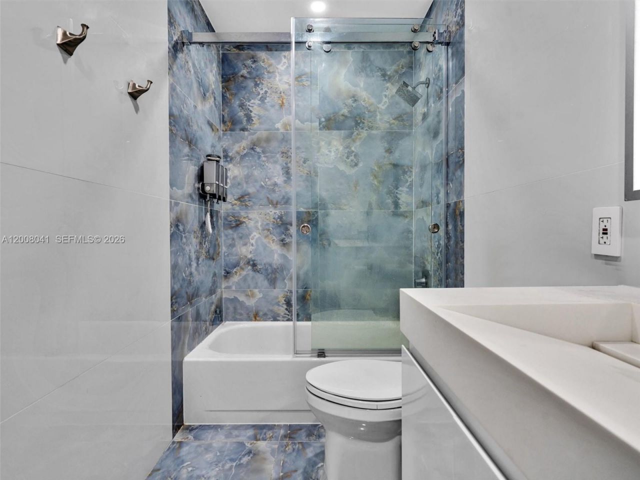 3731 N Country Club Dr, Unit PH-24, Aventura, FL 33180 Photo