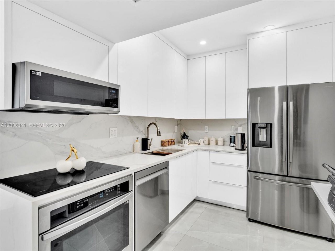 3731 N Country Club Dr, Unit PH-24, Aventura, FL 33180 Photo