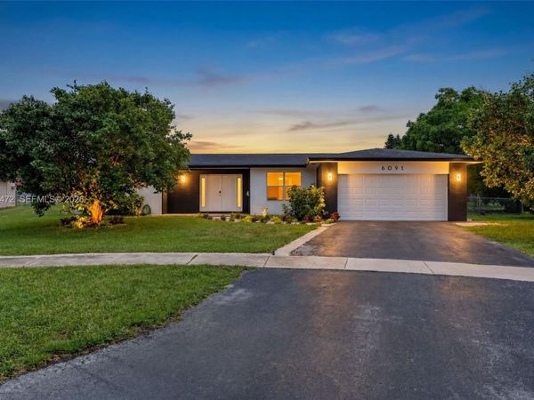 6091 SW 14th St, Plantation, FL 33317