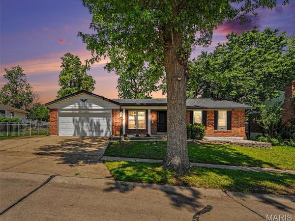 2765 Cathedral Drive, St Louis, MO 63129