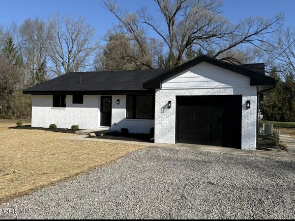 1568 County Road D, Swanton, OH 43558