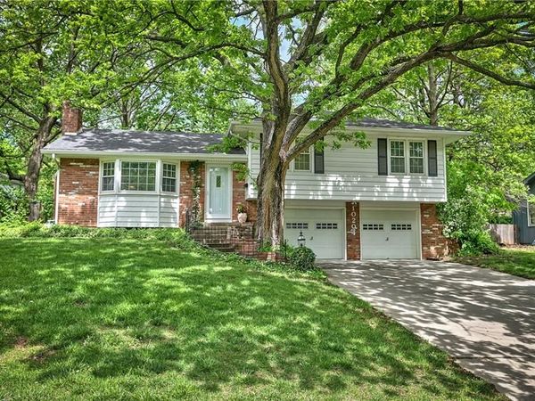 10204 W 70th Street, Merriam, KS 66203