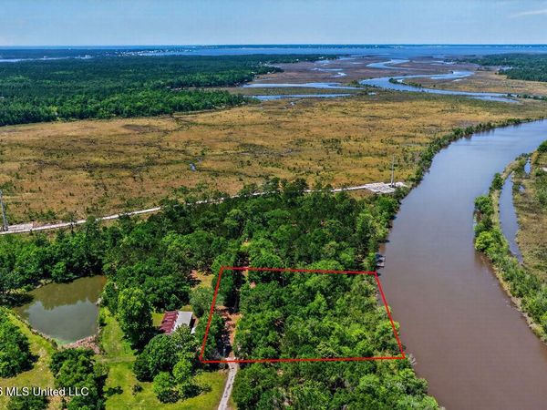 Menge Avenue, Pass Christian, MS 39571