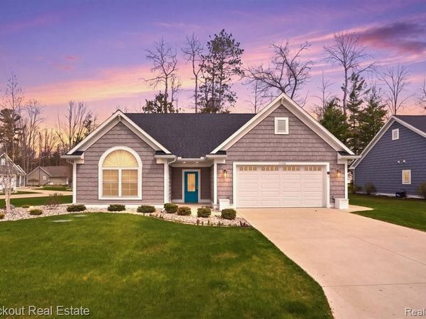 7422 Aspen Creek Drive, Midland, MI 48642
