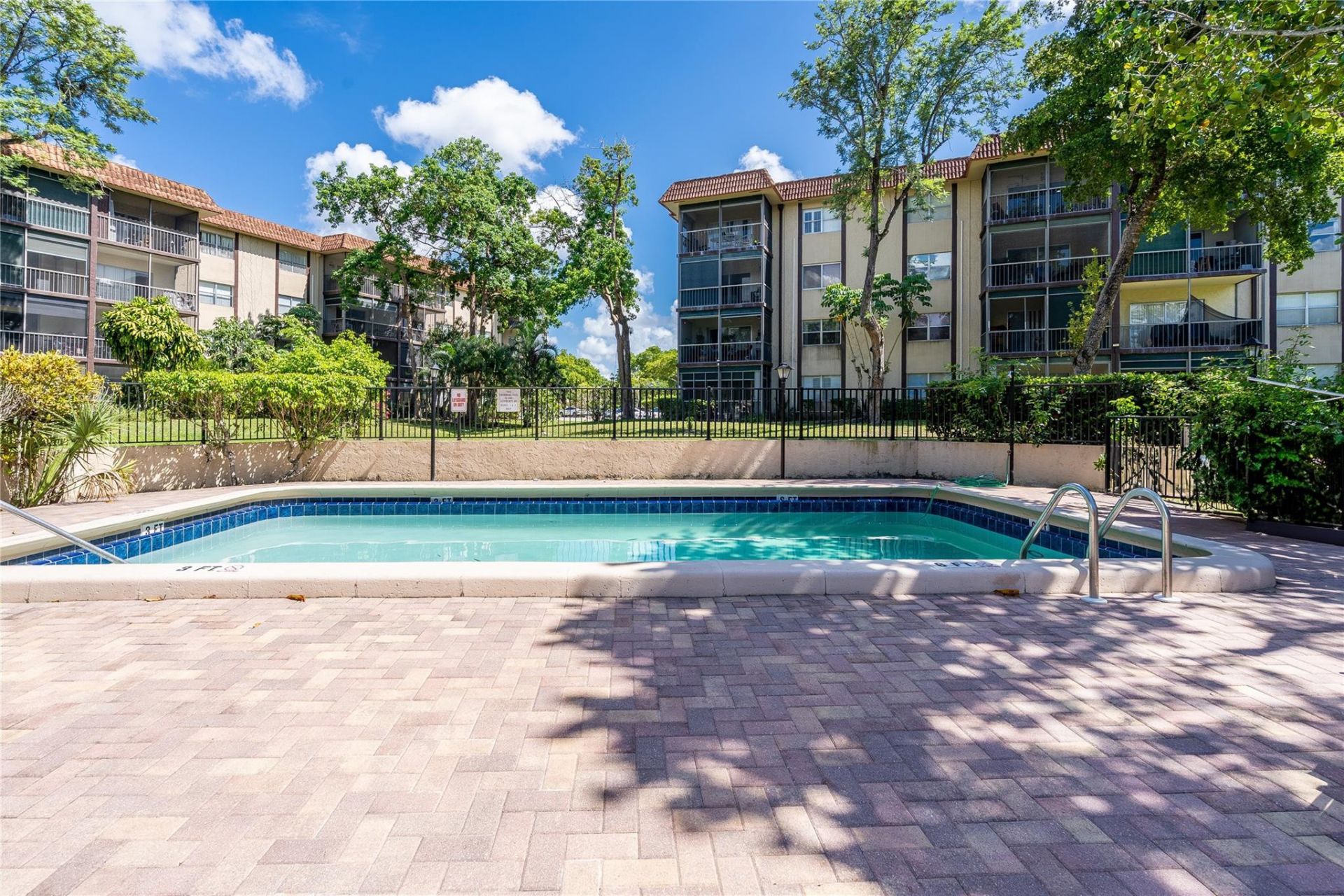 6201 N Falls Cir Drive, Unit 403, Lauderhill, FL 33319 Photo