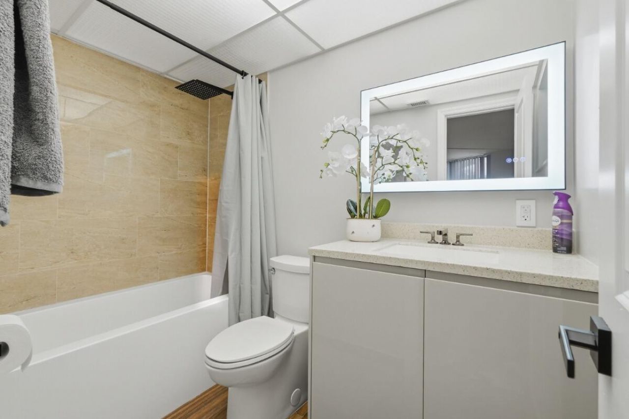 6751 N University Drive, Unit 212, Tamarac, FL 33321 Photo