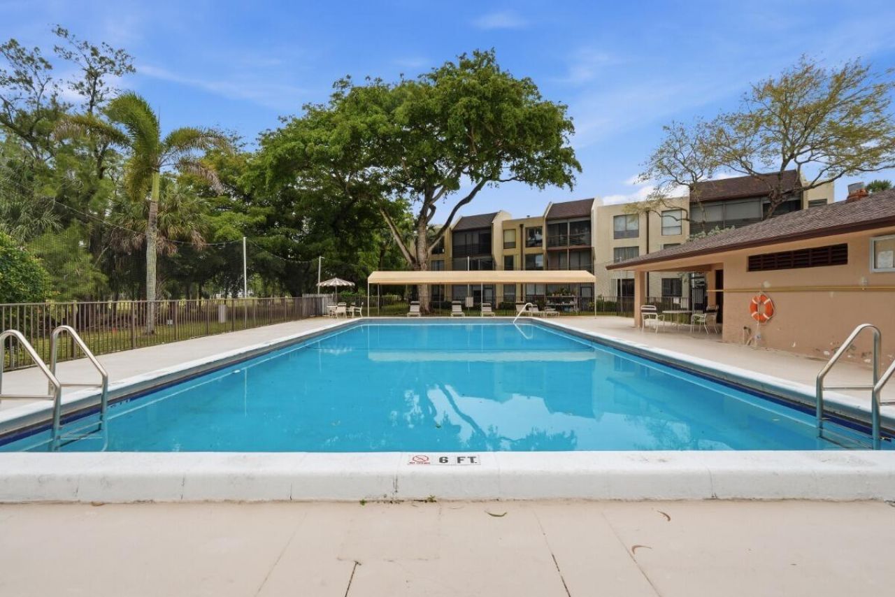 6751 N University Drive, Unit 212, Tamarac, FL 33321 Photo