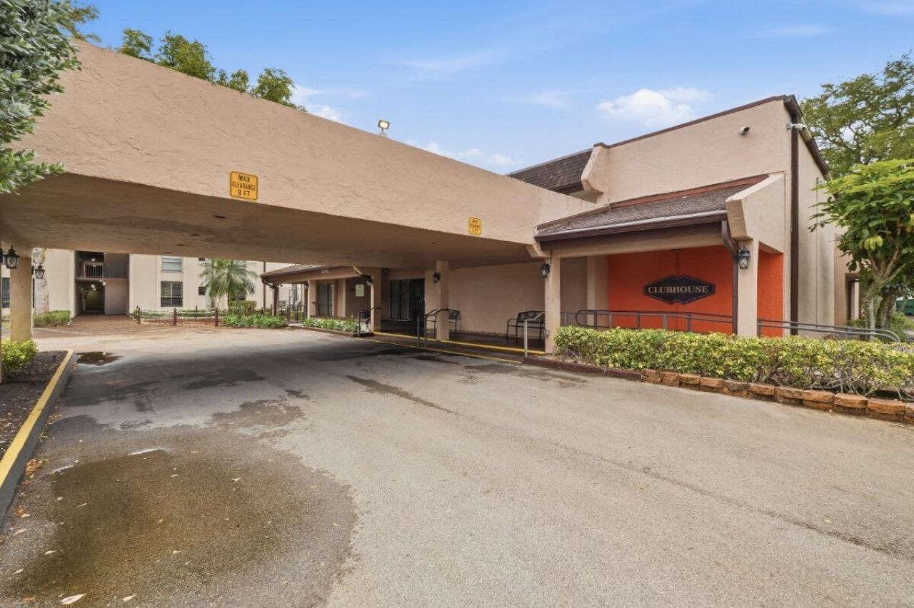 6751 N University Drive, Unit 212, Tamarac, FL 33321 Photo