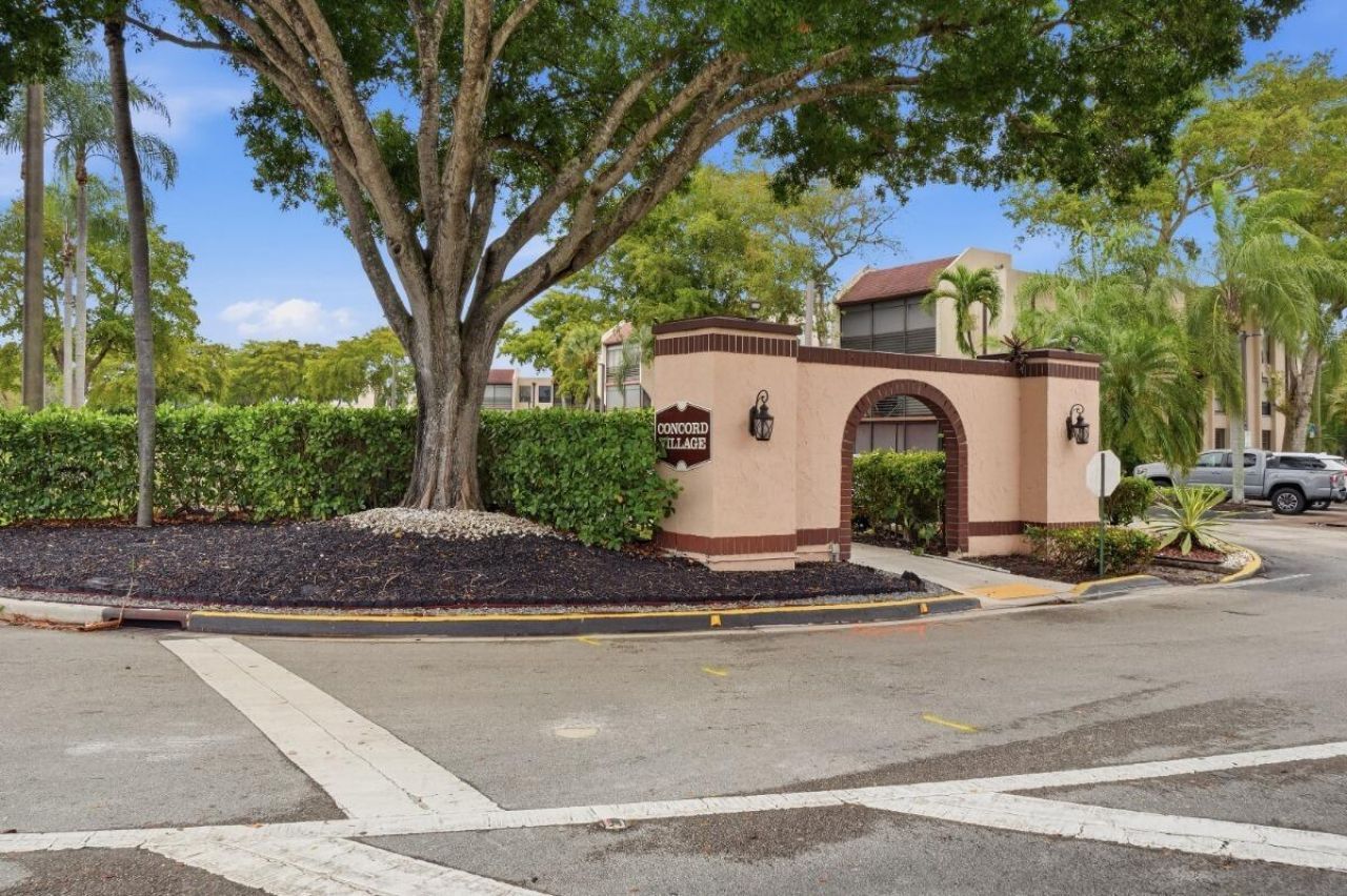 6751 N University Drive, Unit 212, Tamarac, FL 33321 Photo