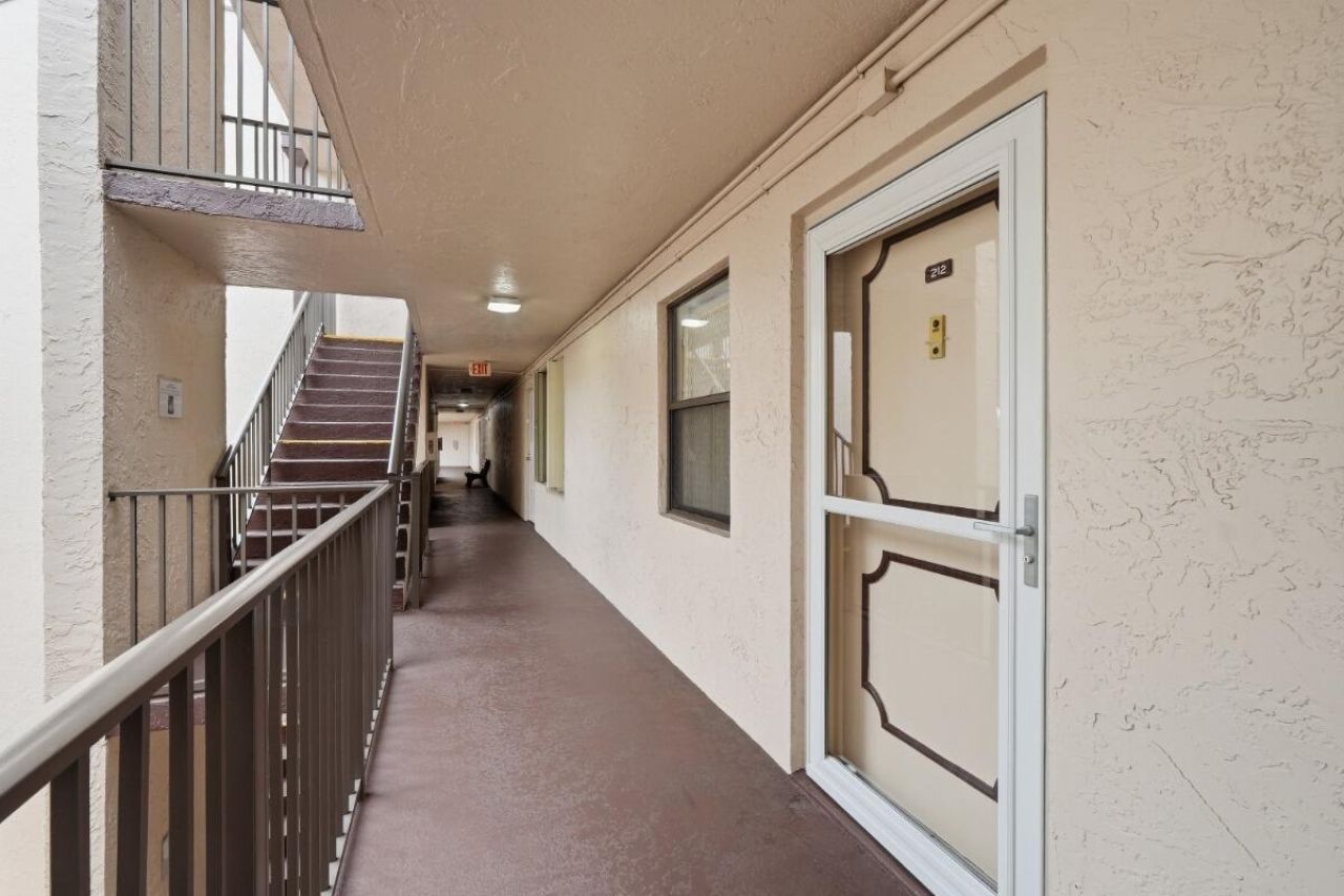 6751 N University Drive, Unit 212, Tamarac, FL 33321 Photo