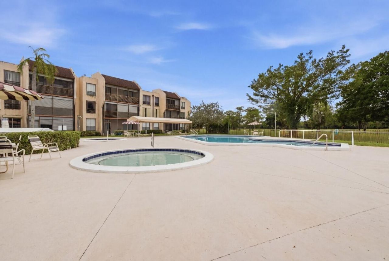 6751 N University Drive, Unit 212, Tamarac, FL 33321 Photo
