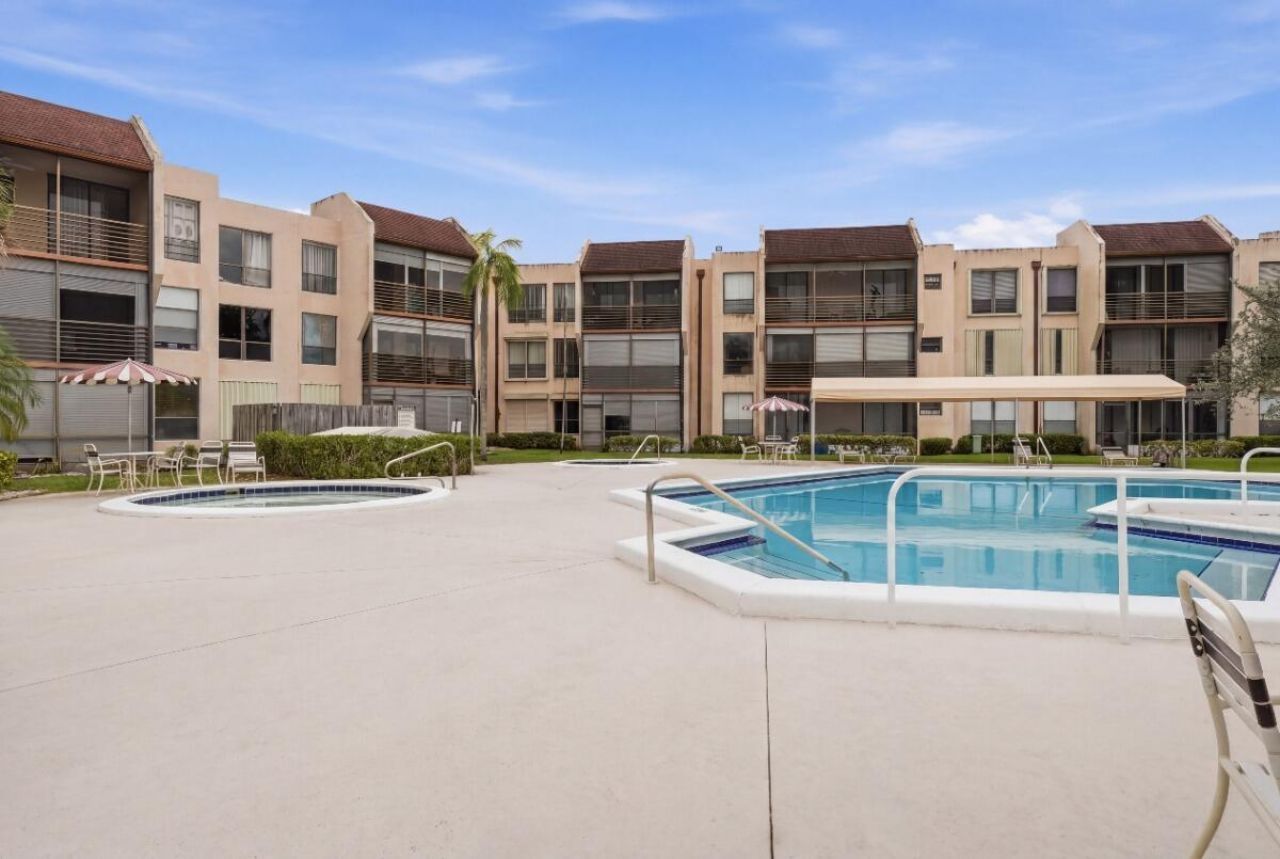 6751 N University Drive, Unit 212, Tamarac, FL 33321 Photo