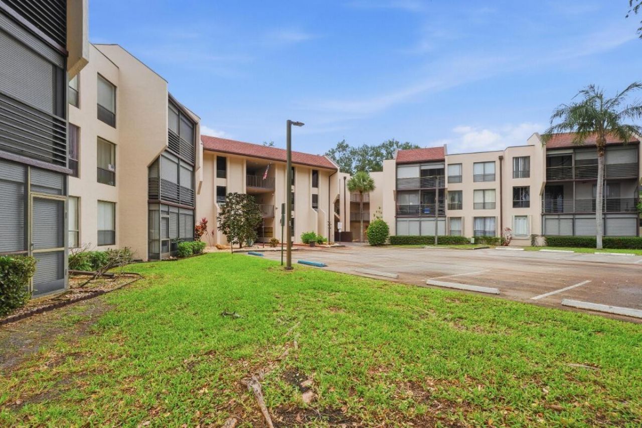 6751 N University Drive, Unit 212, Tamarac, FL 33321 Photo
