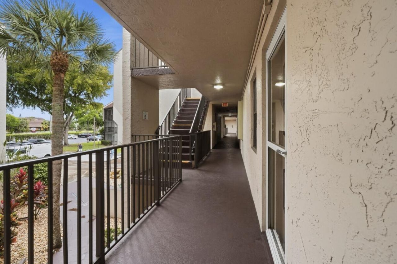 6751 N University Drive, Unit 212, Tamarac, FL 33321 Photo