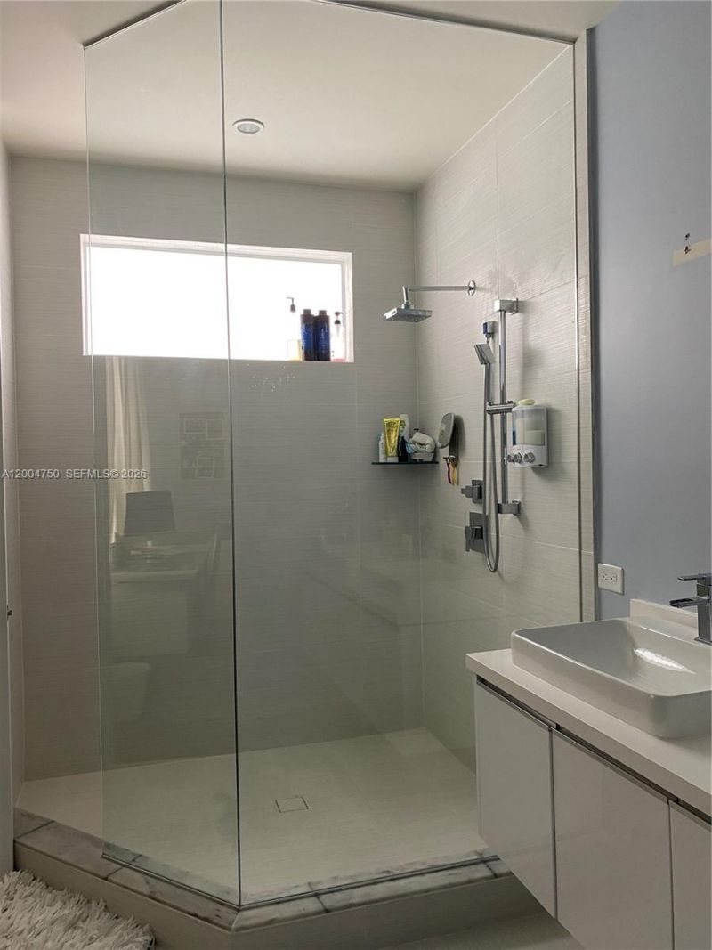 10424 NW 63rd Ter , Doral, FL 33178 Photo